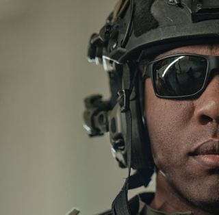 Právě jsme znovu naskladnili oblíbené a ikonické brýle @oakleystandardissue 🚀 Už žádný brečení! Oakley Fuel Cell v ruzných...